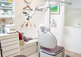 ホワイト歯科よのの個室診察室
